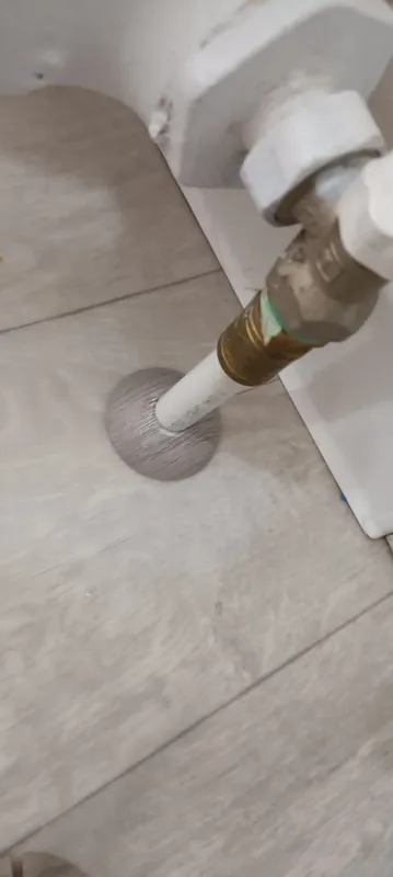 Обвод для труб 1/2 ПВХ ИДЕАЛ 22мм 253 Ясень Серый