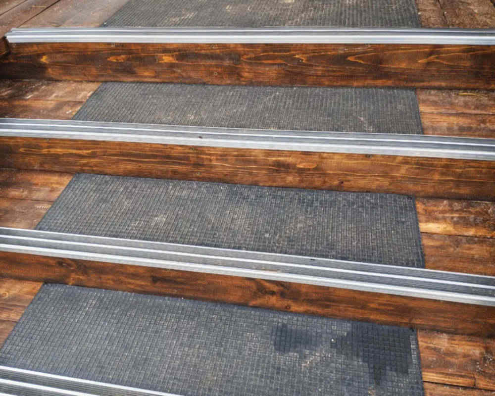 Порог одноуровневый ПС 08-1.900.01лч Серебро