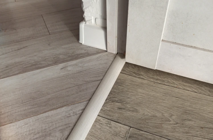 Порог разноуровневый ЛР 06.2700.24043 Сосна скания