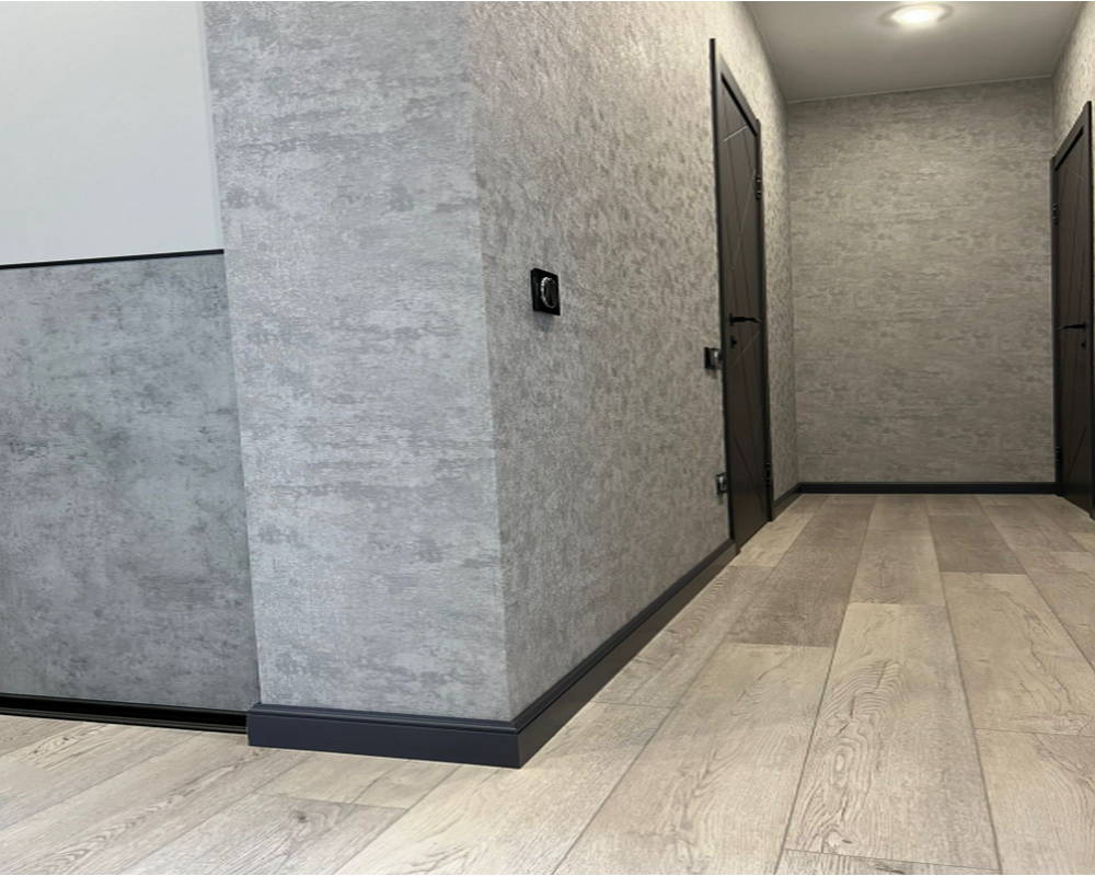 Плинтус СОЛИД 1 UHD 01/80 80*12*2000. Белый под покраску