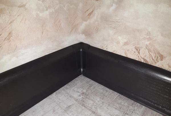 Плинтус ПВХ Cezar матовый с мягким краем HI-LINE PRESTIGE 088 Серый