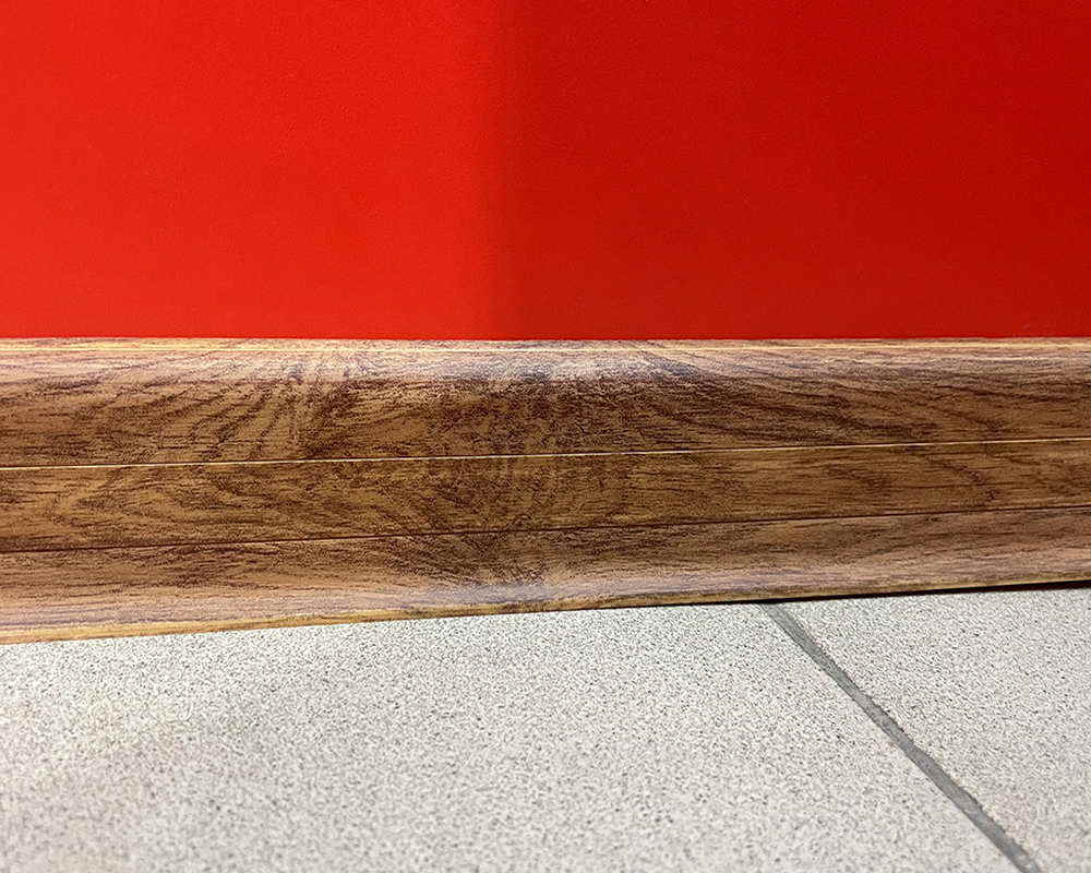 Плинтус ПВХ с кабель-каналом Рико Лео 122 Дуб мореный