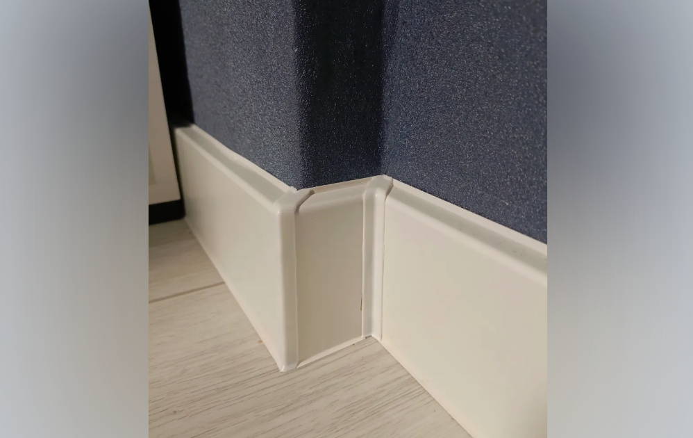 Плинтус прямоугольный ПВХ Идеал Дюра  80мм 2,2м 037 Молочно-белый