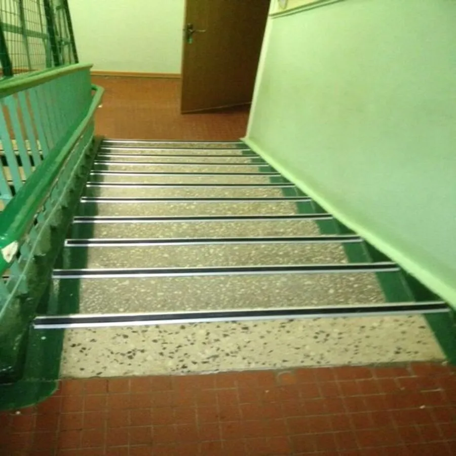 Порог одноуровневый ПС 08.2700.201л Серебро