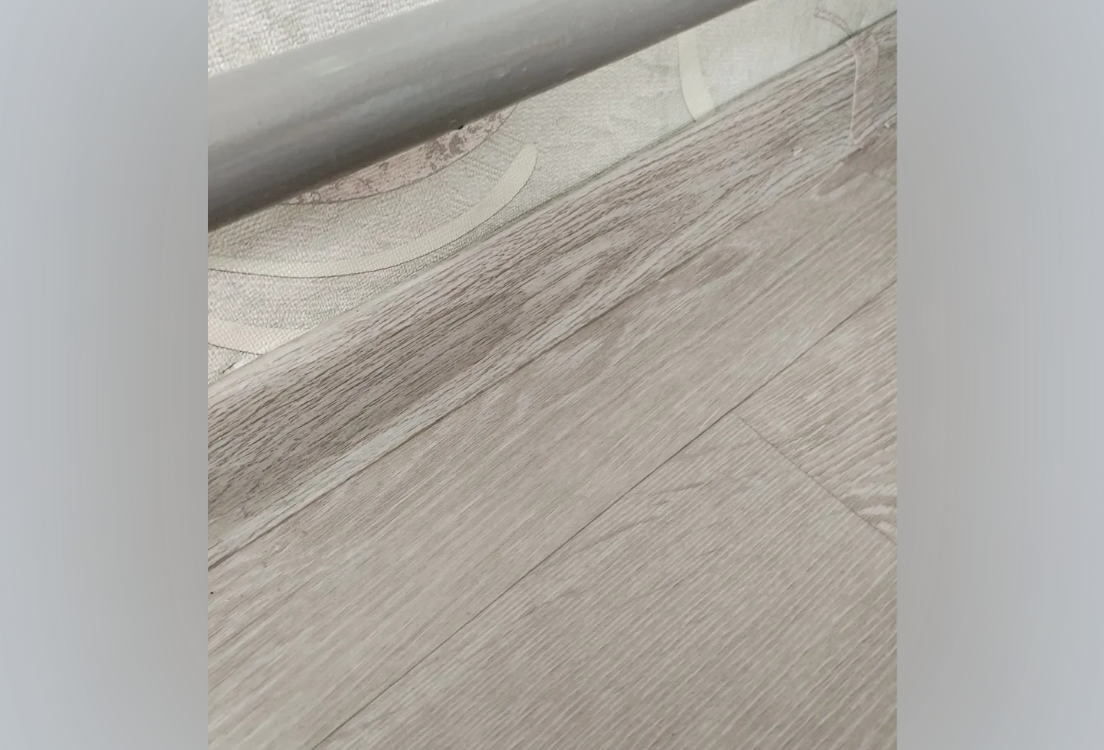 Плинтус ПВХ с кабель-каналом Рико Лео 114 Клен высокогорный