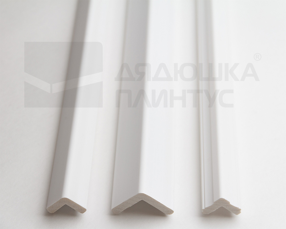 Угол из полистирола высокой плотности HI WOOD C30V1 30мм х 30мм х 2,0м.