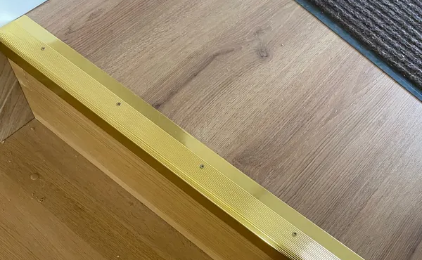 Порог угловой ПУ 04.1800.083 Бук